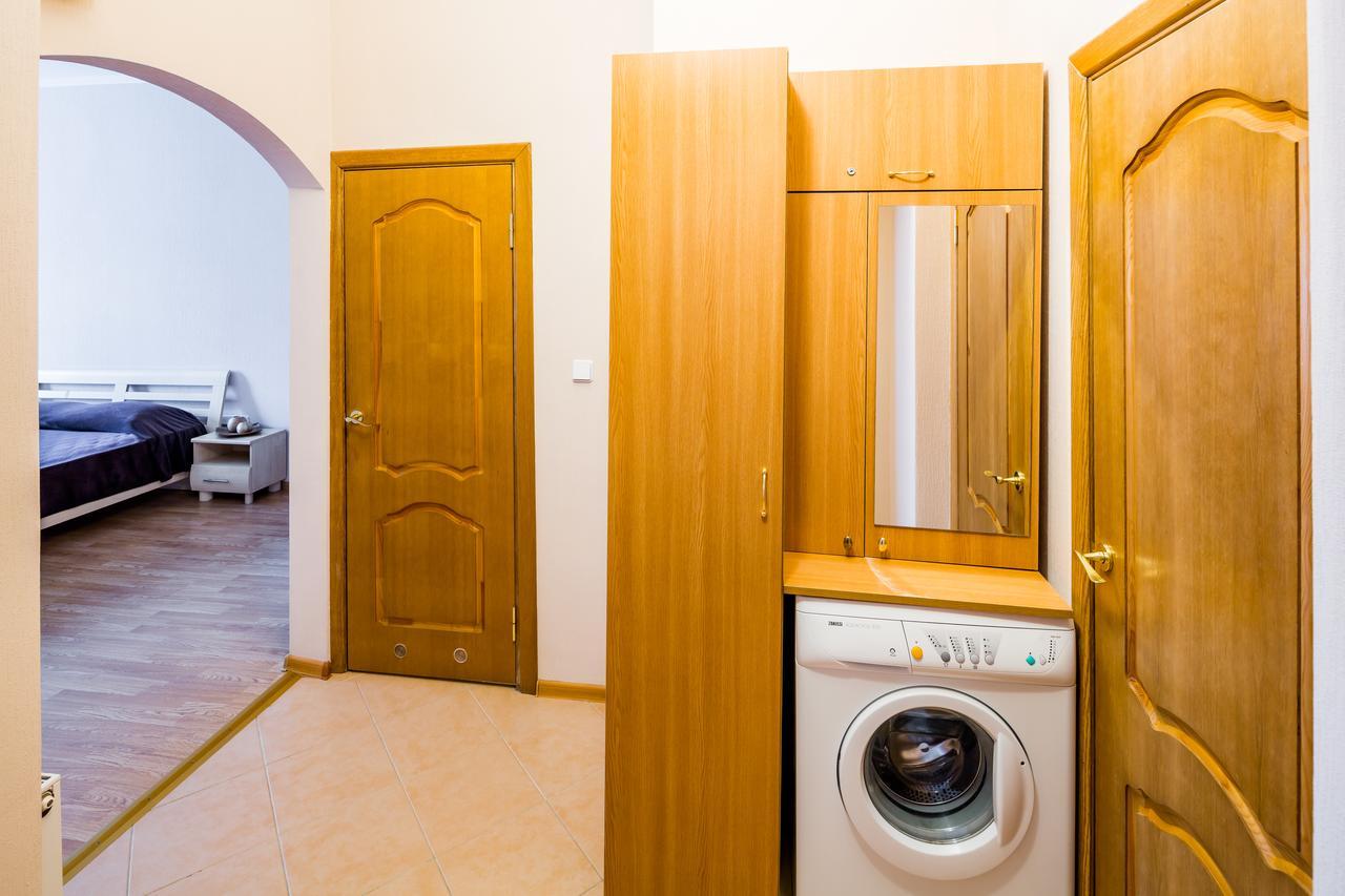 Апартаменти На Гнатюка 17 Lviv Dış mekan fotoğraf